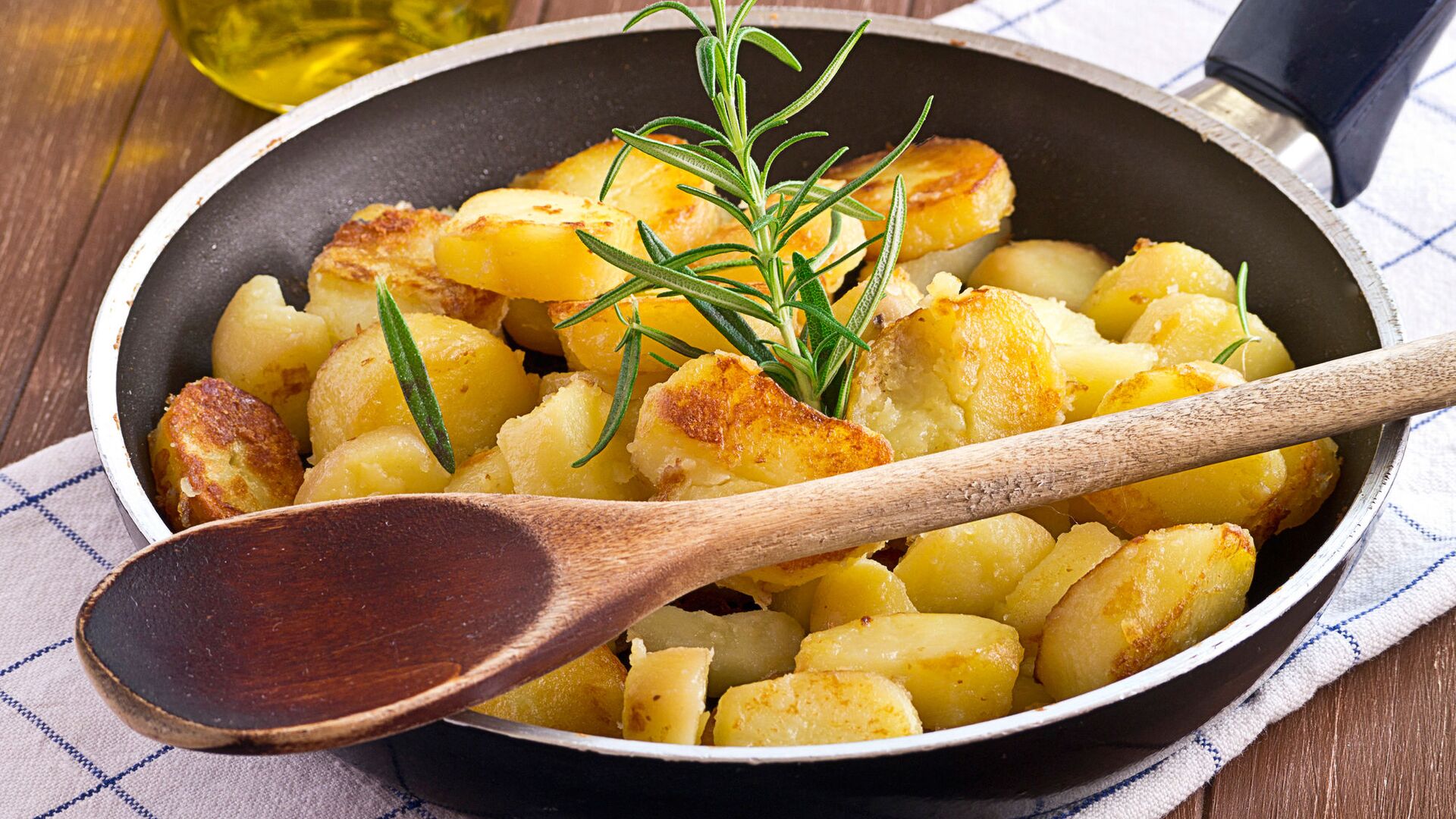 Картошка с мясом в духовке - 15 простых и вкусных рецептов блюд