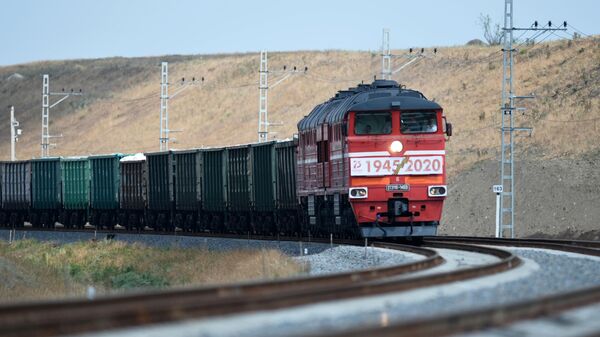 Грузовой состав на железной дороге, архивное фото - Sputnik Узбекистан
