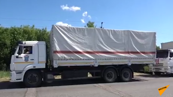 Сотрудники МЧС РФ доставили еще более тысячи тонн гумпомощи для жителей в ДНР, ЛНР и Украины. - Sputnik Ўзбекистон