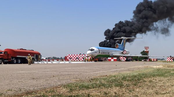 Что делать, если горит самолет — в аэропорту Ташкента прошли учения - Sputnik Узбекистан