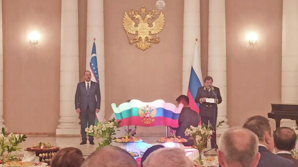 Посол России в Узбекистане Олег Мальгинов на приеме в честь Дня России - Sputnik Узбекистан