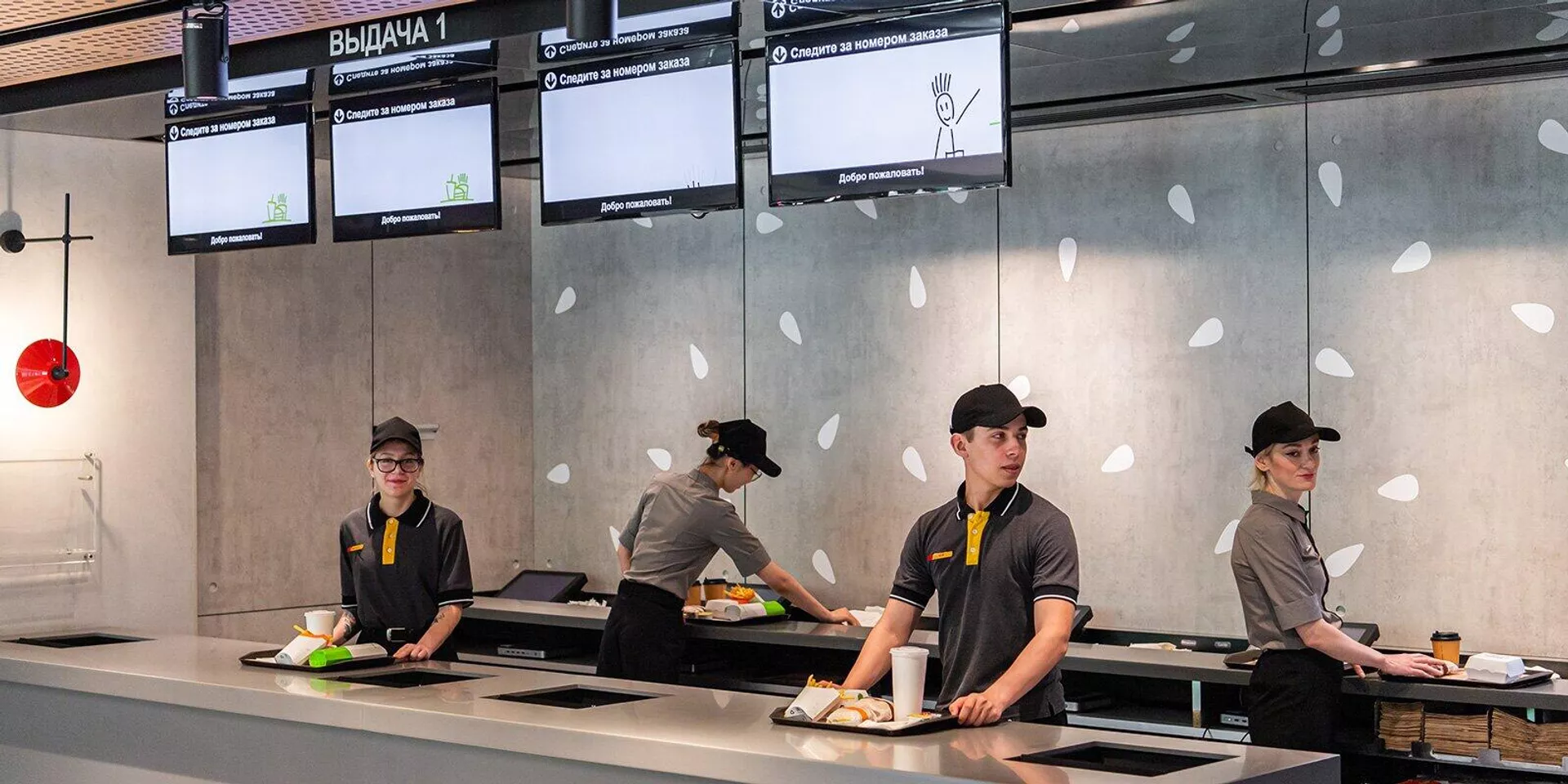 Bivshiy Makdonalds otkrilsya v Moskve pod novim imenem - Sputnik O‘zbekiston, 1920, 13.06.2022