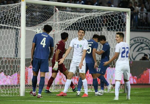 Futbolisti sbornoy Uzbekistana oderjali pobedu nad Tailandom na otborochnom turnire Kubka Azii 2023 goda. - Sputnik O‘zbekiston