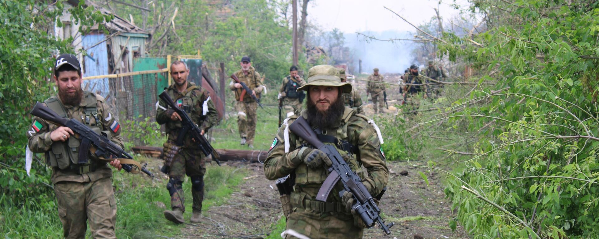 Бойцы чеченского спецназа на лисичанском направлении в ЛНР - Sputnik Узбекистан, 1920, 03.06.2024