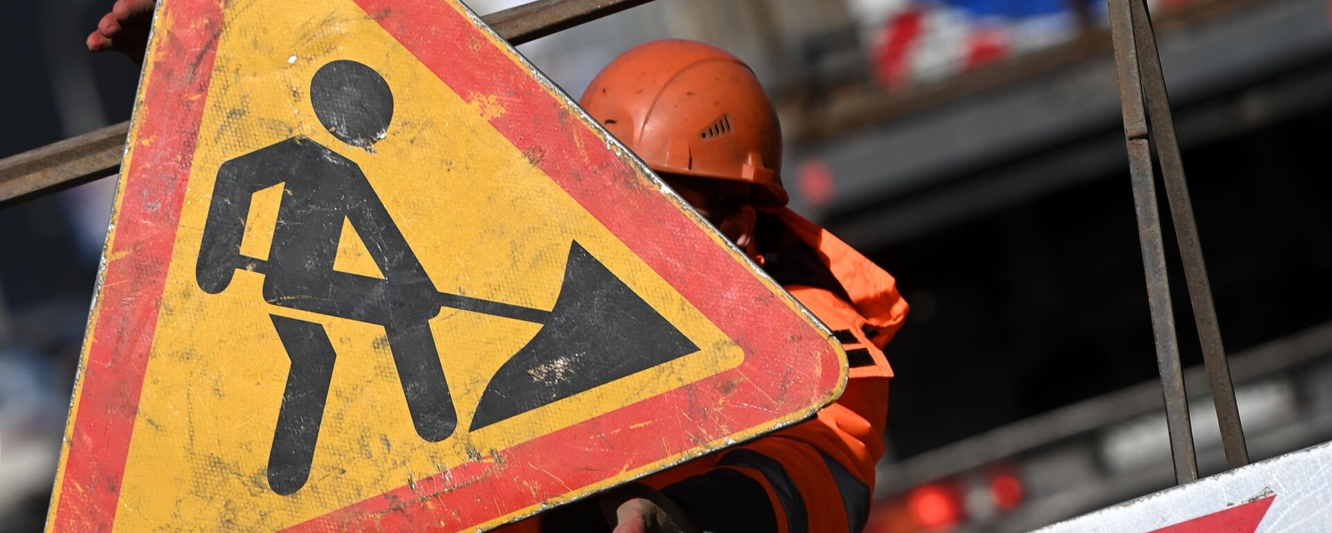 Ремонт асфальтобетонного покрытия на Ленинградском шоссе Ремонт асфальтобетонного покрытия на Ленинградском шоссе - Sputnik Ўзбекистон, 1920, 14.07.2022