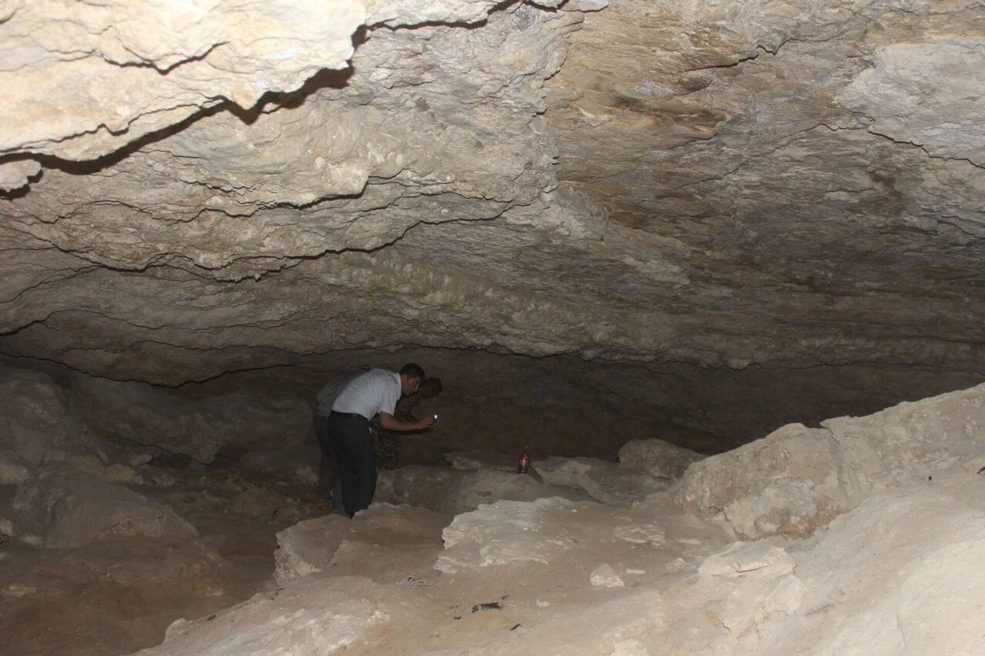 В Бухаре на территории пустыни найдены древние исторические пещеры - Sputnik Узбекистан, 1920, 20.06.2022