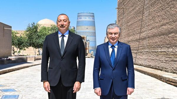 Президент Узбекистана Шавкат Мирзиёев и Президент Азербайджана Ильхам Алиев посетили город Хиву - Sputnik Узбекистан