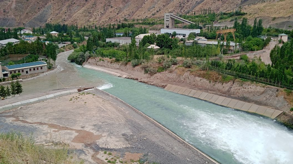 Плотина водохранилища Тупаланг  - Sputnik Узбекистан