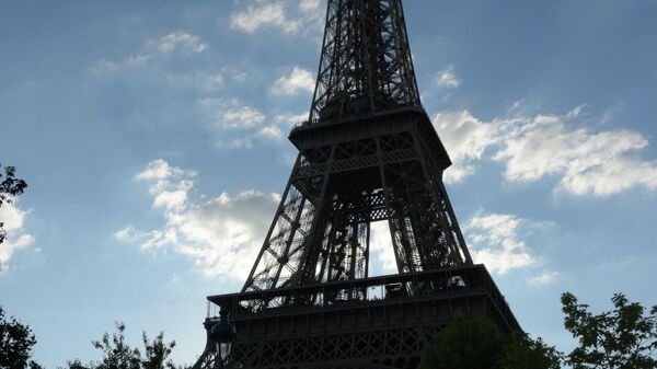 Эйфелева башня в Париже. - Sputnik Узбекистан