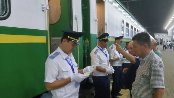 Начал курсировать пассажирский поезд Ташкент-Волгоград  - Sputnik Узбекистан