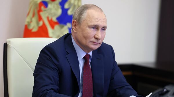 Prezident RF V. Putin vstretilsya s semyami, nagrajdonnimi ordenom Roditelskaya slava - Sputnik O‘zbekiston