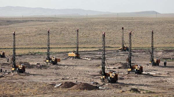 В Узбекистане открыли крупнейшее месторождение нефти и битума - Sputnik Узбекистан