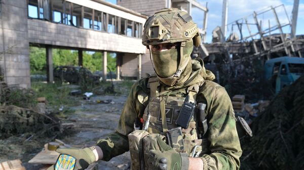 Бойцы чеченского отряда Ахмат в Золотом-2 и Камышевахе в ЛНР - Sputnik Узбекистан