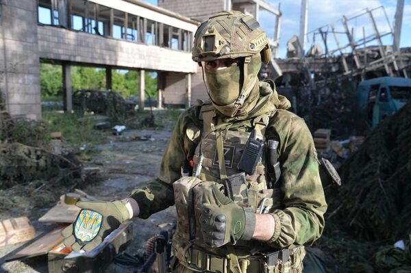 Бойцы чеченского отряда Ахмат в Золотом-2 и Камышевахе в ЛНР - Sputnik Узбекистан