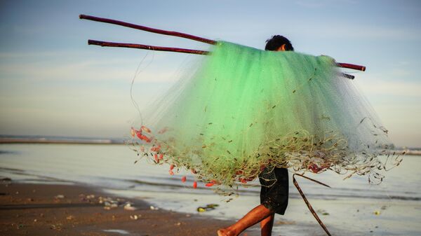 Рыбак на берегу деревни Ке Га во Вьетнаме. Иллюстративное фото - Sputnik Узбекистан