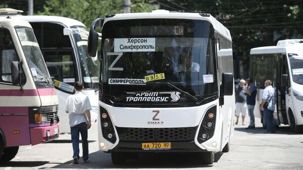 Первые за восемь лет пассажирские автобусы начинают курсировать между Крымом, Херсоном и Мелитополем - Sputnik Узбекистан