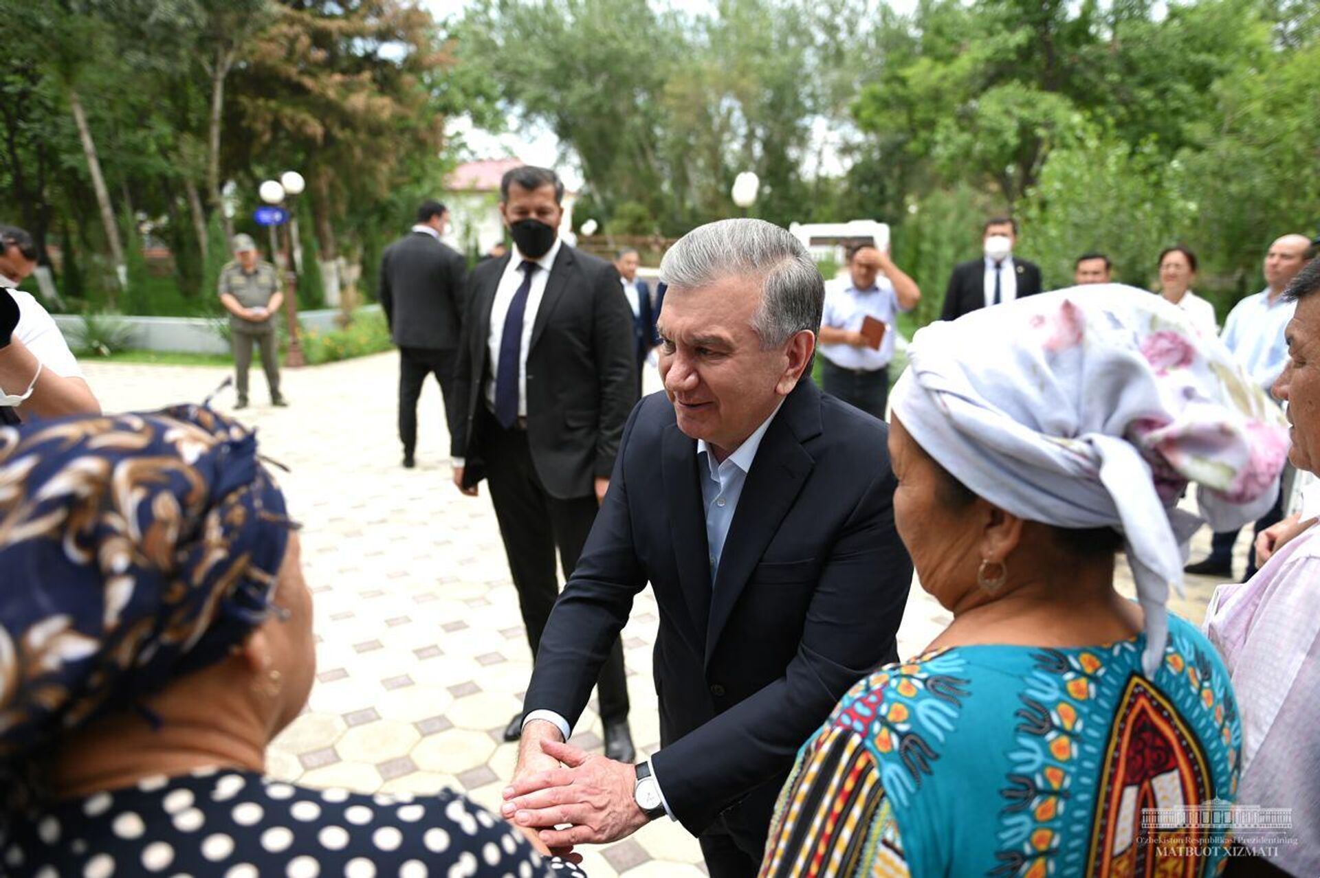 Шавкат Мирзиёев посетил махаллю Жекетерек города Нукуса и встретился с жителями - Sputnik Узбекистан, 1920, 03.07.2022