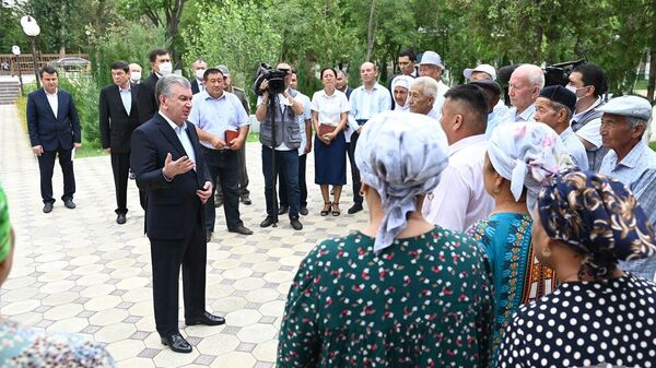 Шавкат Мирзиёев посетил махаллю Жекетерек города Нукуса и встретился с жителями - Sputnik Ўзбекистон