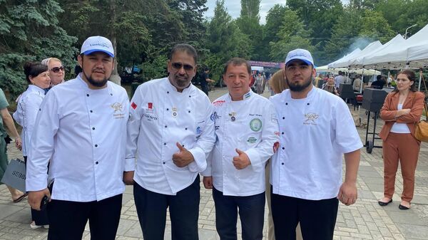 Участники международного кулинарного чемпионата VISIT DAGESTAN – 2022 в Махачкале. - Sputnik Узбекистан