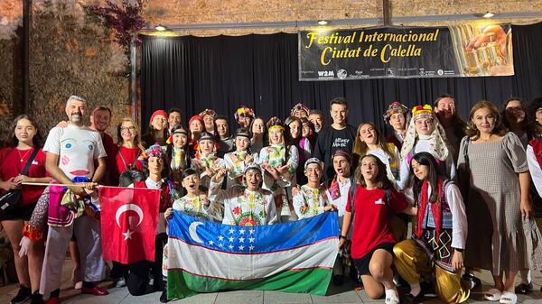 Участники детского фольклорного ансамбля Замин республиканской детской школы Баркамол авлод - Sputnik Узбекистан