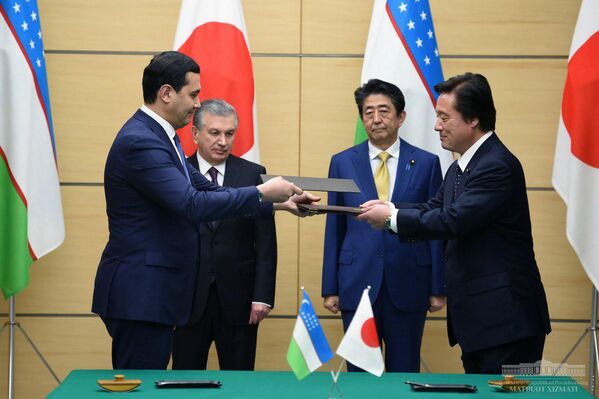 В ходе визита Узбекистан и Япония подписали более десяти документов, связанных со сферами экономики, промышленности, туризма, науки, инноваций, образования и спорта. - Sputnik Узбекистан