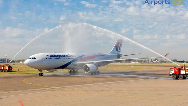 Perviy reys aviakompanii Malaysia Airlines torjestvenno vstretili v Tashkente - Sputnik O‘zbekiston