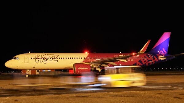 Самолет Airbus A321 neo авиакомпании Wizz Air Abu Dhabi, архивное фото - Sputnik Ўзбекистон