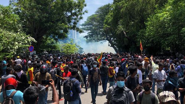 Demonstranti prinimayut uchastie v antipravitelstvennoy aksii protesta v Kolombo - Sputnik O‘zbekiston