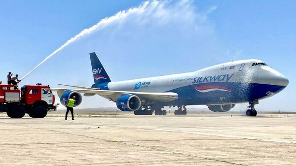 Азербайджанская частная авиакомпания Silk Way West Airlines выполнила первый рейс в Узбекистан - Sputnik Узбекистан