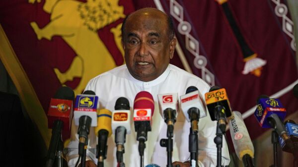 Спикер парламента Шри-Ланки Махинда Япа Абеивардена официально подтвердил, что президент страны Готабая Раджапакса ушел в отставку - Sputnik Узбекистан