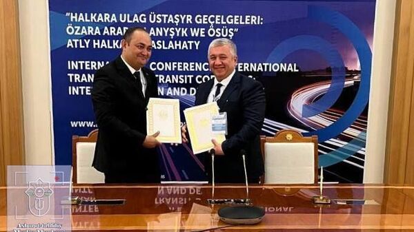 Узбекистан и Туркменистан договорились активизировать перевозку грузов через туркменский порт на Каспии - Sputnik Узбекистан