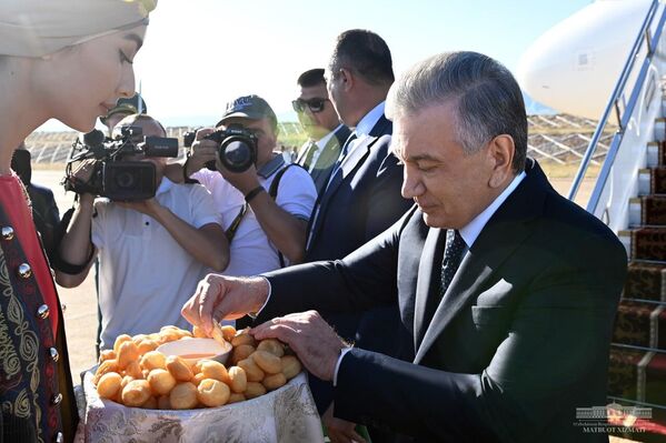В июле 2022 года Президент Республики Узбекистан Шавкат Мирзиёев прибыл  в город Чолпон-Ату Кыргызстана. Архивное фото. - Sputnik Узбекистан