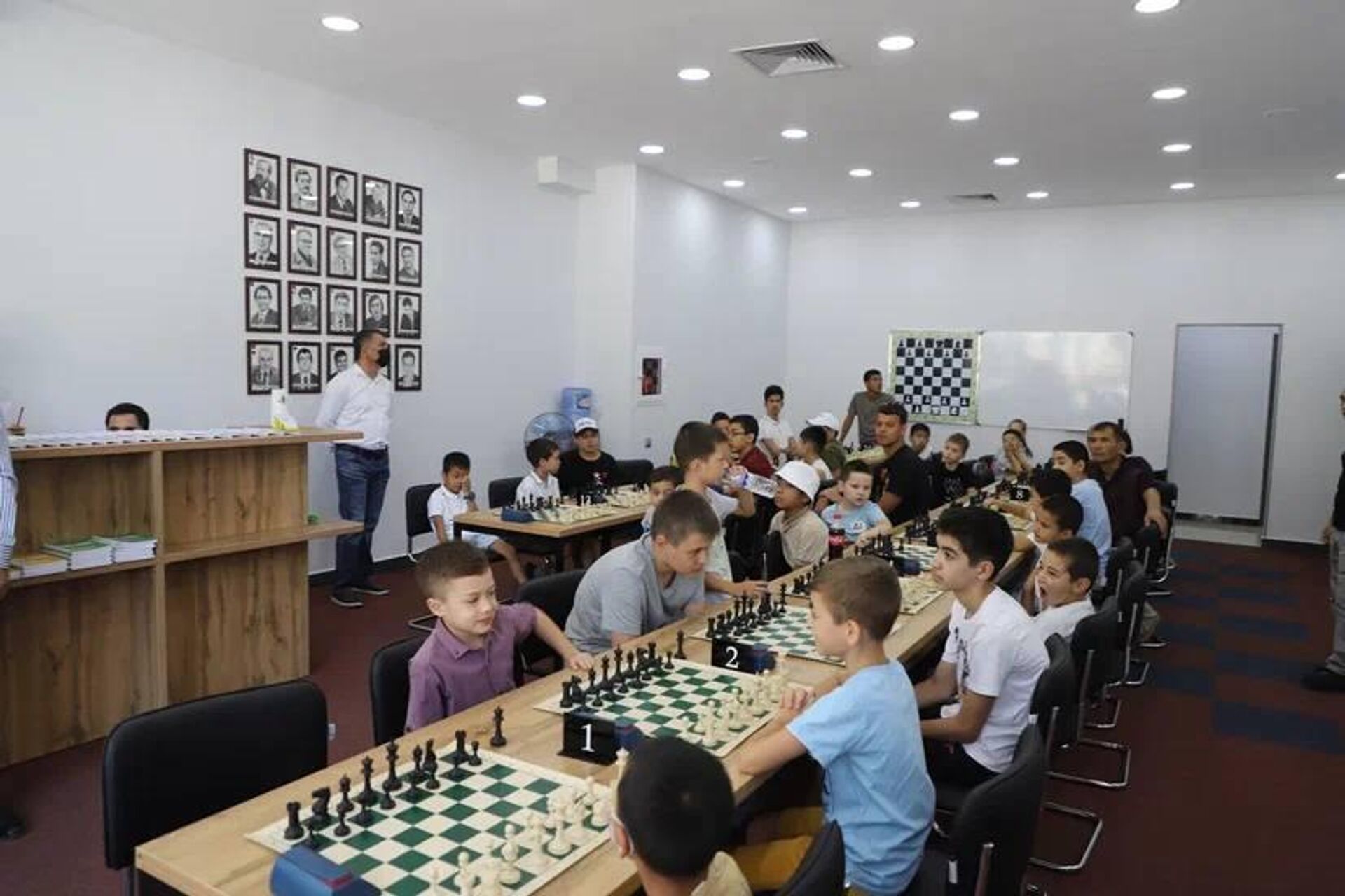 Сегодня в Ташкенте на площадке Шахматного клуба City Chess состоялся Первый открытый Молодежный шахматный турнир на кубок представительства Россотрудничества в Узбекистане, приуроченный к Международному дню шахмат - Sputnik Узбекистан, 1920, 22.07.2022