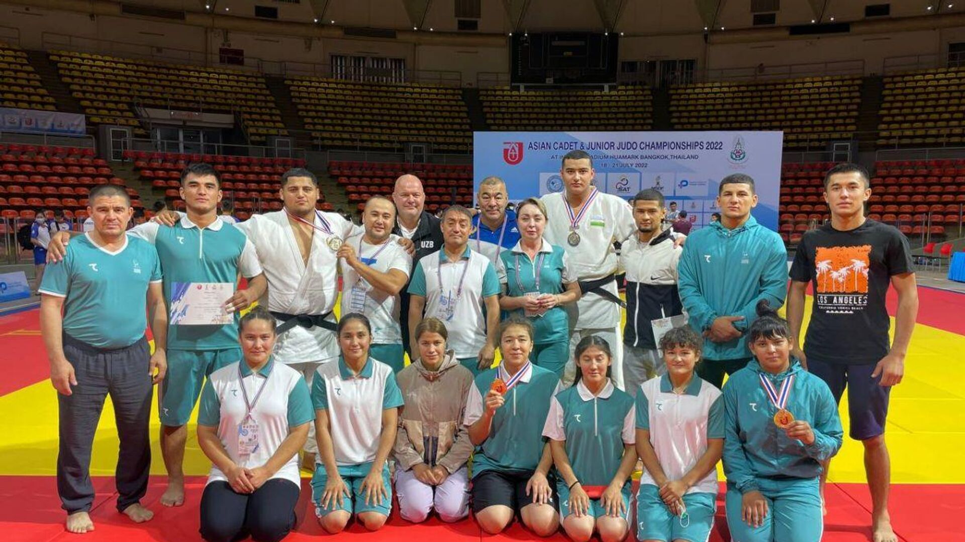 Сборная Узбекистана заняла первое место в общекомандном зачете на чемпионате Азии по дзюдо среди юниоров и молодежи - Sputnik Узбекистан, 1920, 22.07.2022