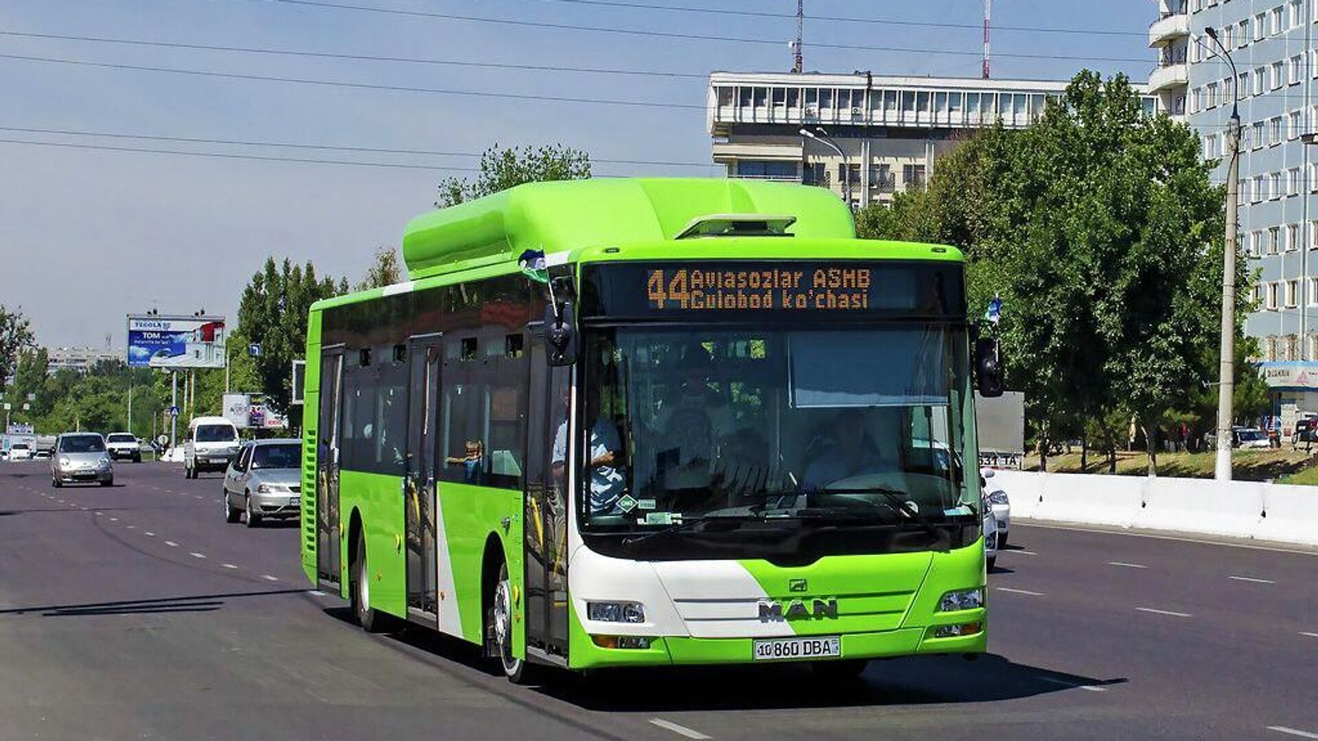 Автобус АО Тошшахартрансхизмат  - Sputnik Узбекистан, 1920, 24.08.2022