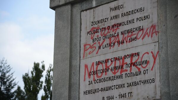 В Варшаве осквернили кладбище советских солдат - Sputnik Узбекистан