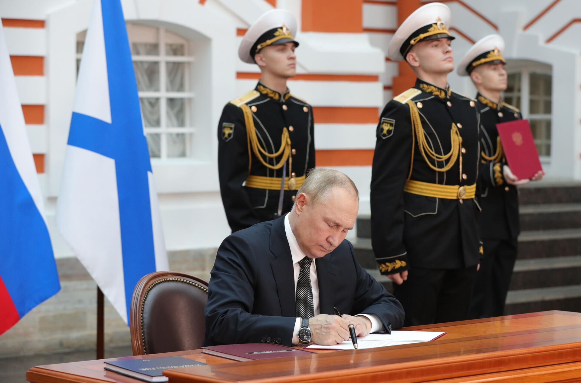 Prezident RF V. Putin podpisal Ukazi ob utverjdenii Morskoy doktrini RF - Sputnik O‘zbekiston, 1920, 01.08.2022