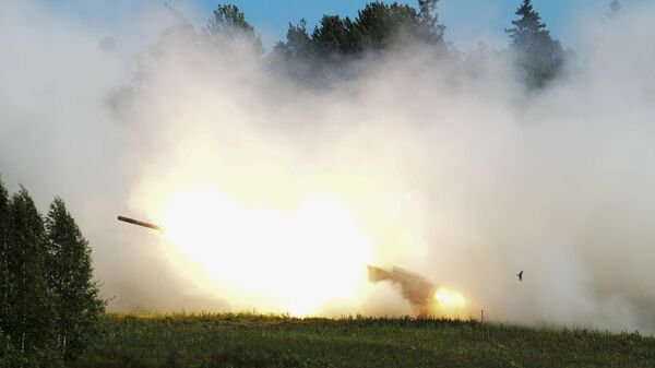 Amerikanskie visokomobilnie raketno-artilleriyskie sistemi operativno-takticheskogo naznacheniya M142 HIMARS - Sputnik O‘zbekiston