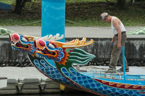 Лодки-драконы на пристани Санцзяоду в Тайбэе. - Sputnik Узбекистан