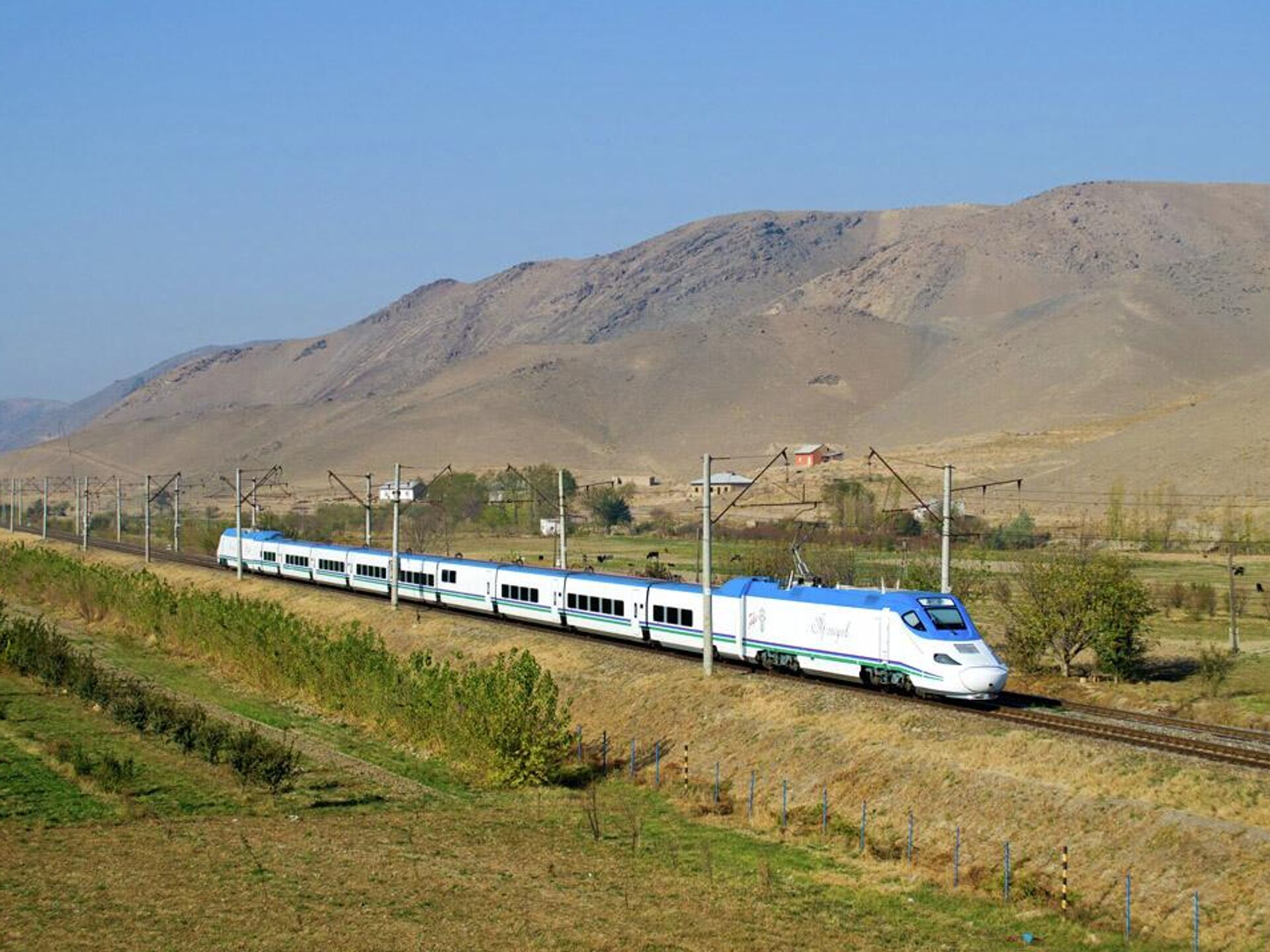 Поезд Узбекистан. Узбекские поезда. Дороги Ташкента.