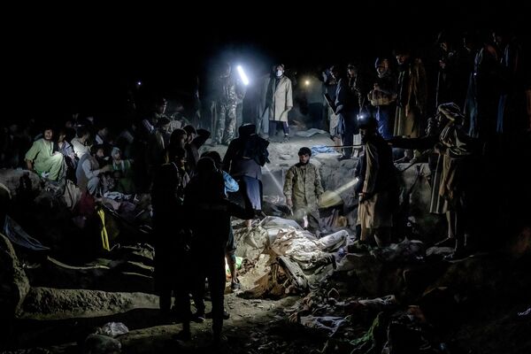 Боевики движения &quot;Талибан&quot;* разыскивают наркоманов, чтобы задержать и затем отправить их в лагерь для лечения наркозависимости в Кабуле. - Sputnik Узбекистан