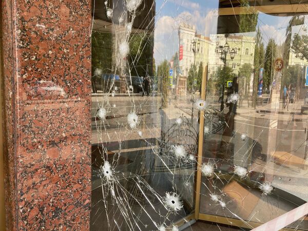 Отель &quot;Донецк Палас&quot;, пострадавший от обстрела ВСУ. - Sputnik Узбекистан