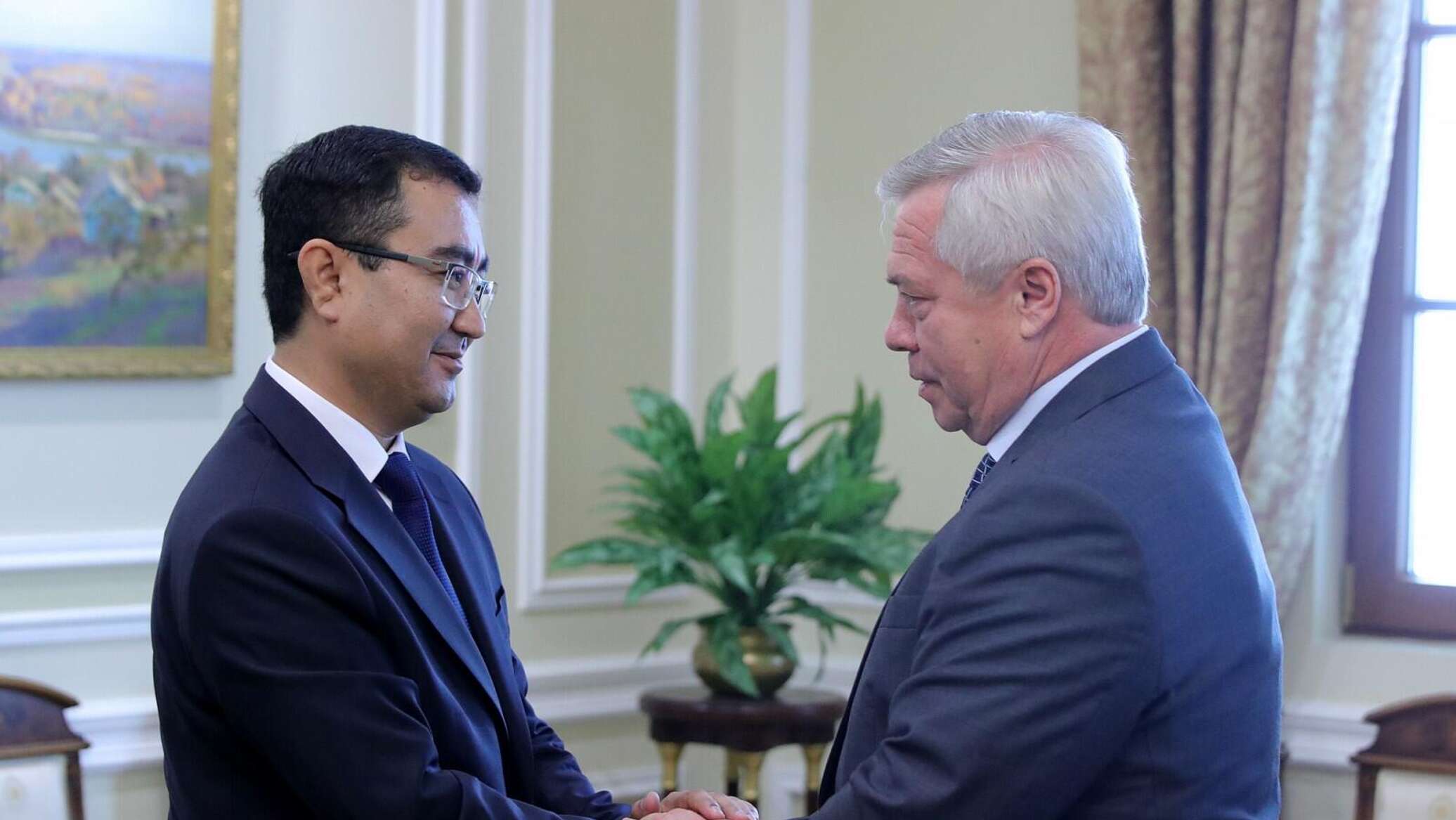 Генеральный консул узбекистана в санкт-петербурге алишер бабаев. Генеральный консул узбекистана. Генеральный консул узбекистана. Генеральный консул узбекистана. Посол узбекистана в москве.