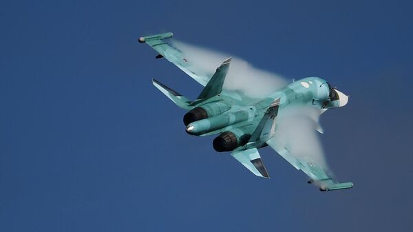 Истребитель-бомбардировщик Су-34. Архивное фото - Sputnik Узбекистан