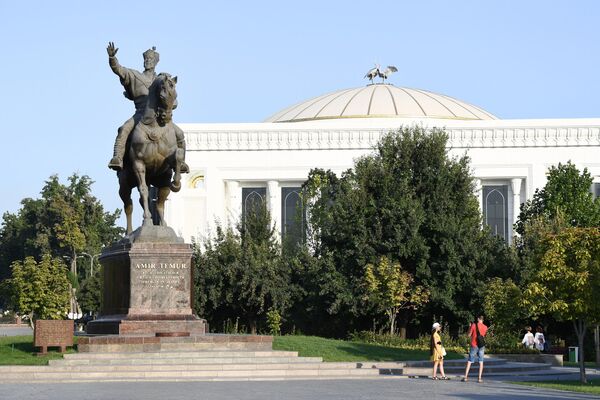 Памятник Амиру Темуру в Ташкенте - Sputnik Узбекистан