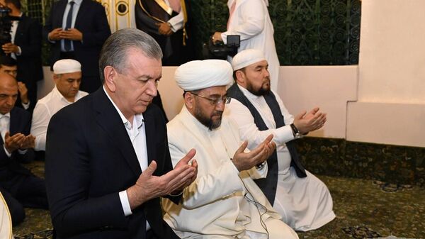 Vizit prezidenta Uzbekistana Shavkata Mirziyoyeva v Medinu. - Sputnik O‘zbekiston