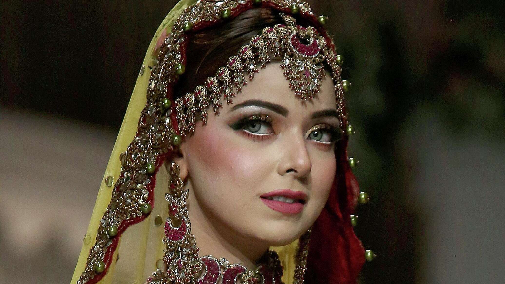 Показ свадебной моды в Пакистане - фото