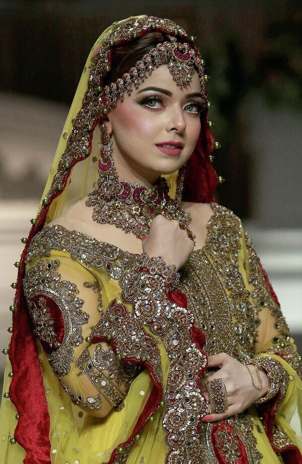 Мода в Пакистане, в том числе свадебная, следует строгим восточным традициям. - Sputnik Узбекистан