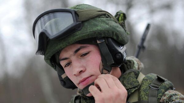 Новая боевая экипировка для военнослужащих сухопутных войск - Sputnik Ўзбекистон