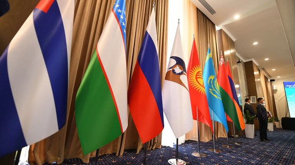 Qirgʻizistonda YEOII va MDH davlatlarining birinchi yoshlar forumi start oldi  - Sputnik Oʻzbekiston